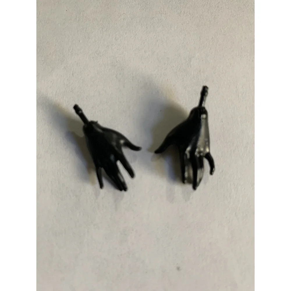 Ever After High  Raven Queen - Spellbinding Thronecoming - Pair Black Hands Only